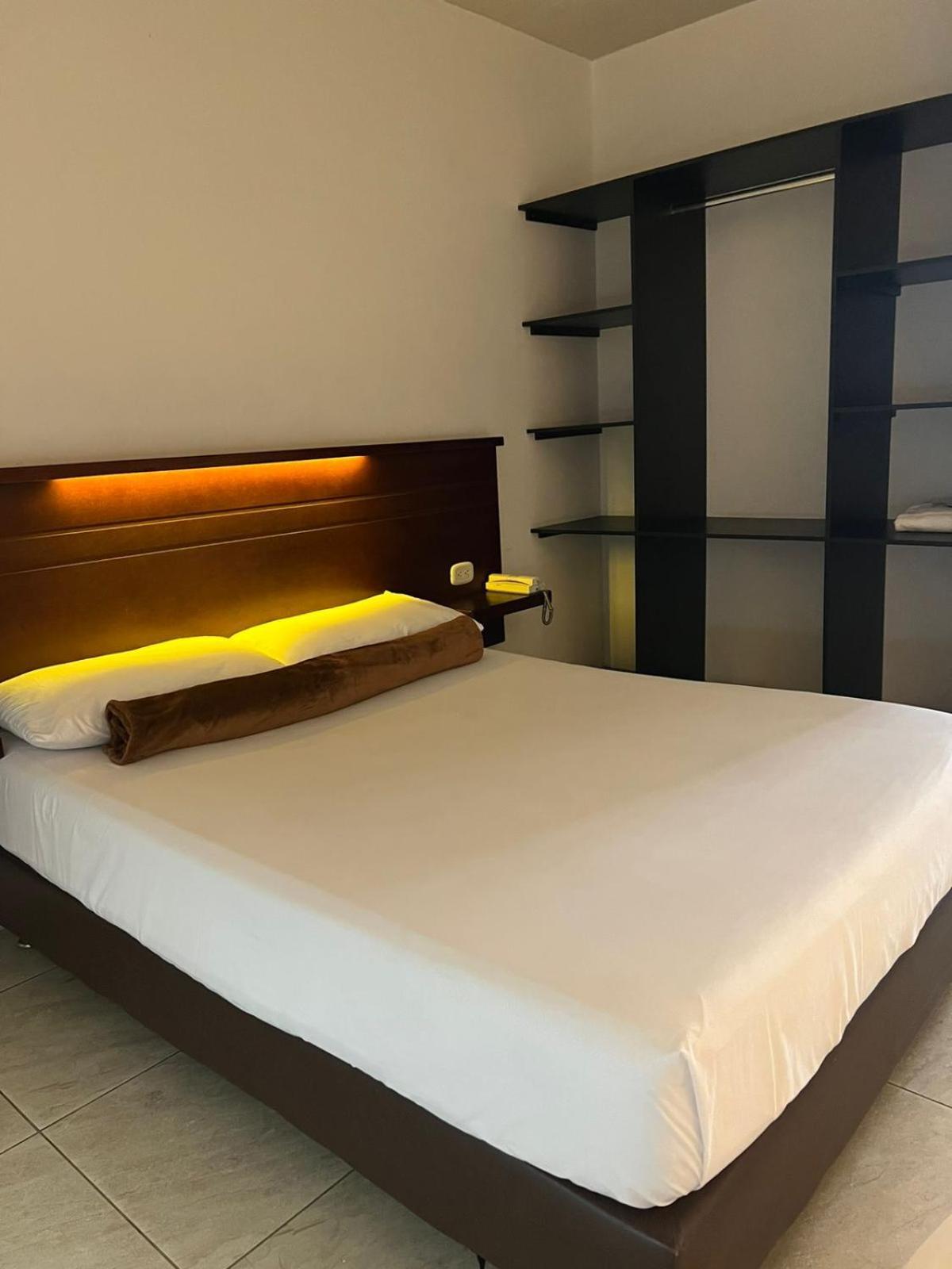 Hotel Marialu Оканья Экстерьер фото